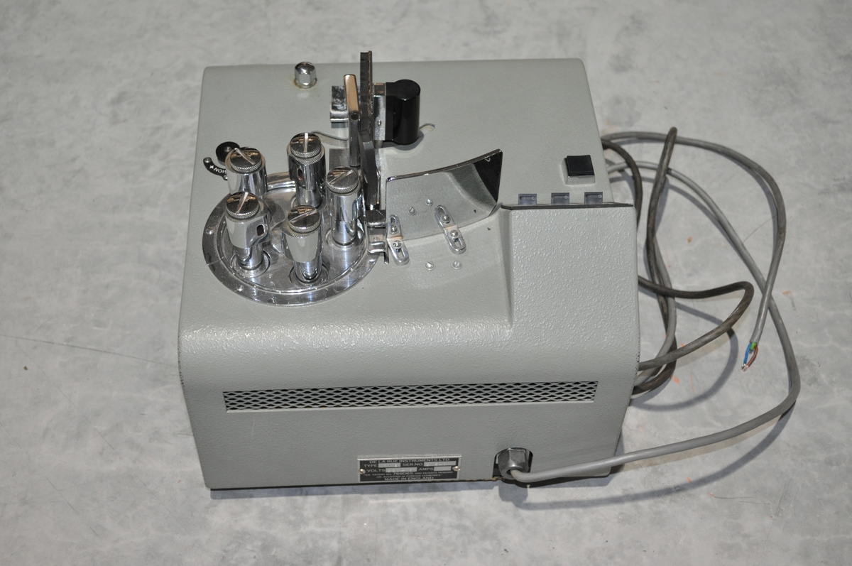 Seddeltellemaskin for bruk ved større postkontorer.