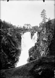 Skjenaldsfossen.