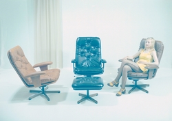 Lenestol. Kvilestol med fotskammel.