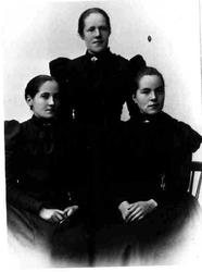 Portrett av tre kvinner