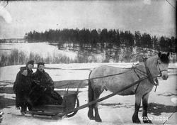 På tur med hest og spisslede