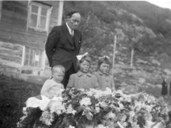 Gravferda til Amalie Opstad f. Orset, f. 6. mars 1908 - d. 1