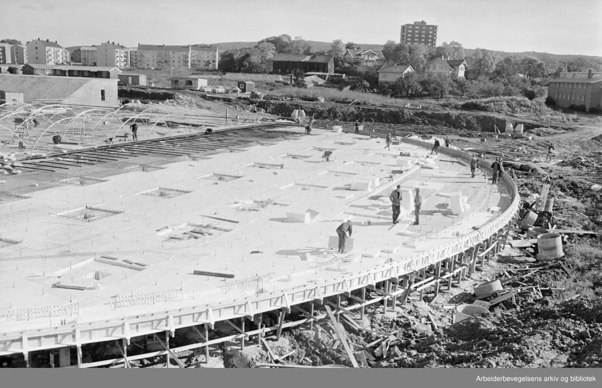 Valle- Hovin: Den kunstfrosne bane. Oktober 1965