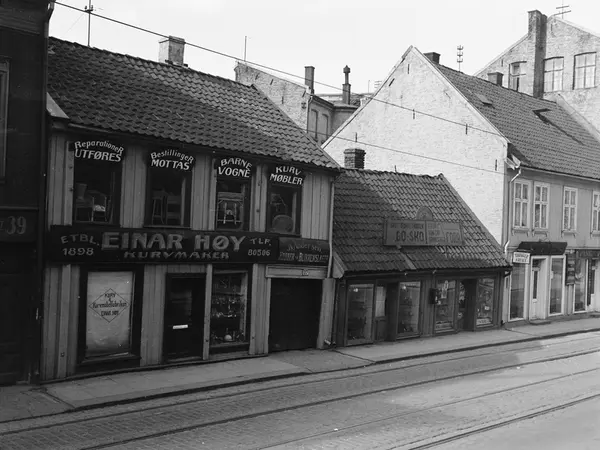 Grønlandsleiret 37 B, 37 og 35.