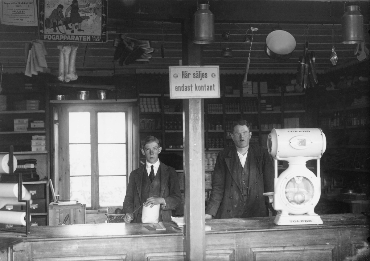 Den första konsum - butiken i Bu. Hjalmar Gustavsson Jan Olov Olsson