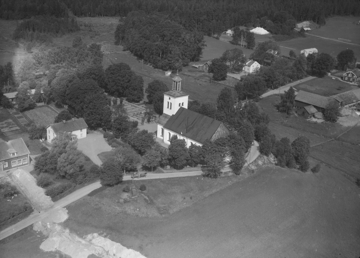 Flygfoto över Björkö kyrka i Vetlanda kommun ,nr k. 62