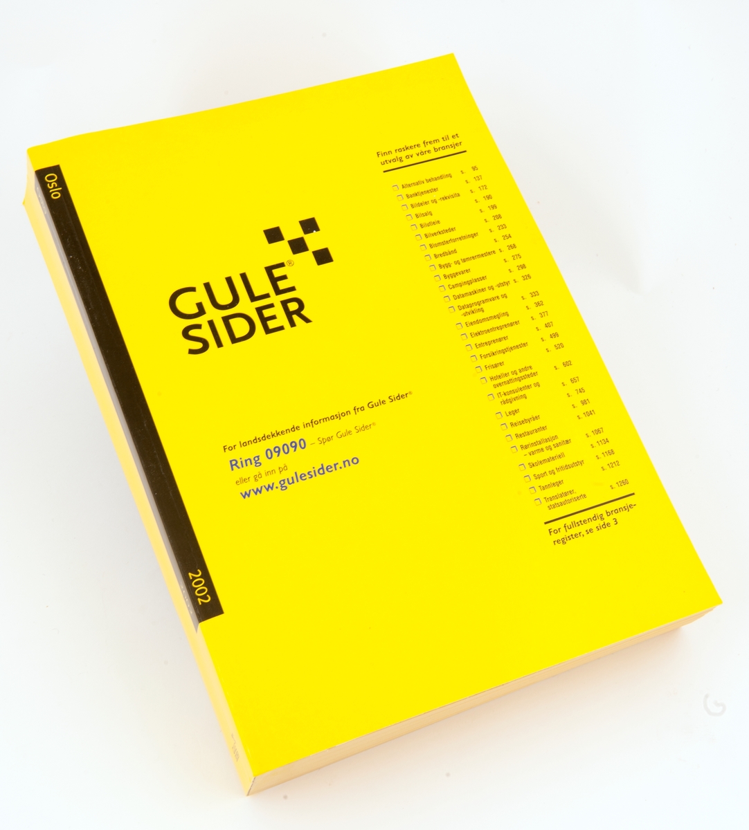 En telefonkatalog fra Oslo 2001. To kataloger for Gule sider fra 2001 og 2002.
