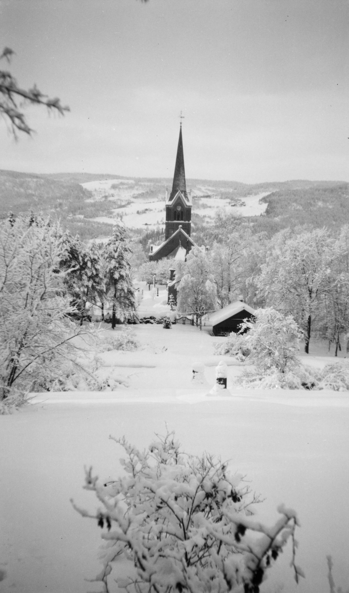 Lillehammer kirke og Søndre Park.