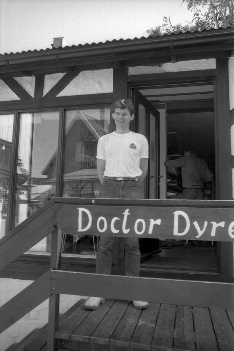Doctor Dyregod inn i nye lokaler
