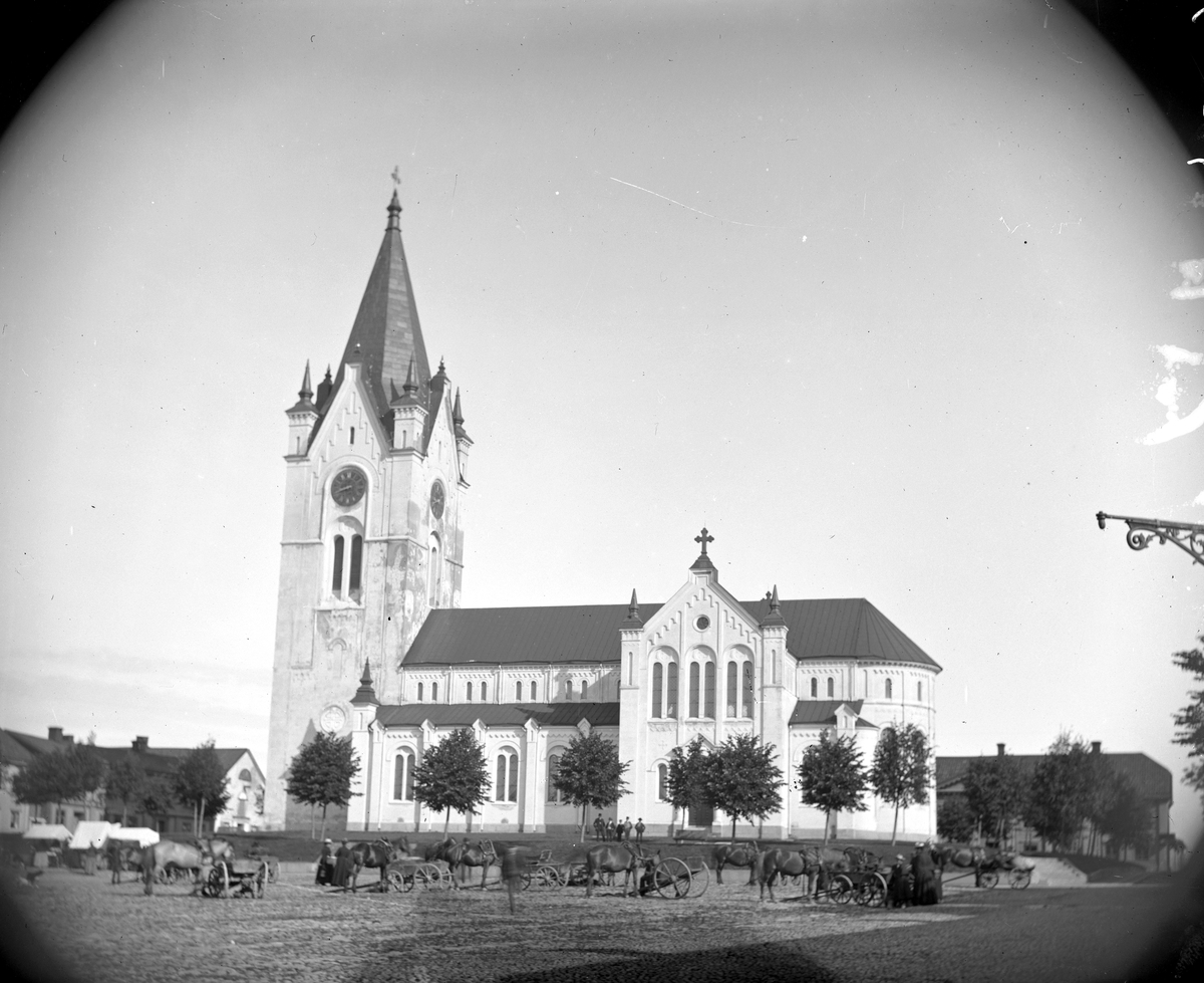 Nora kyrka, exteriör.
Bilden är tagen från söder.