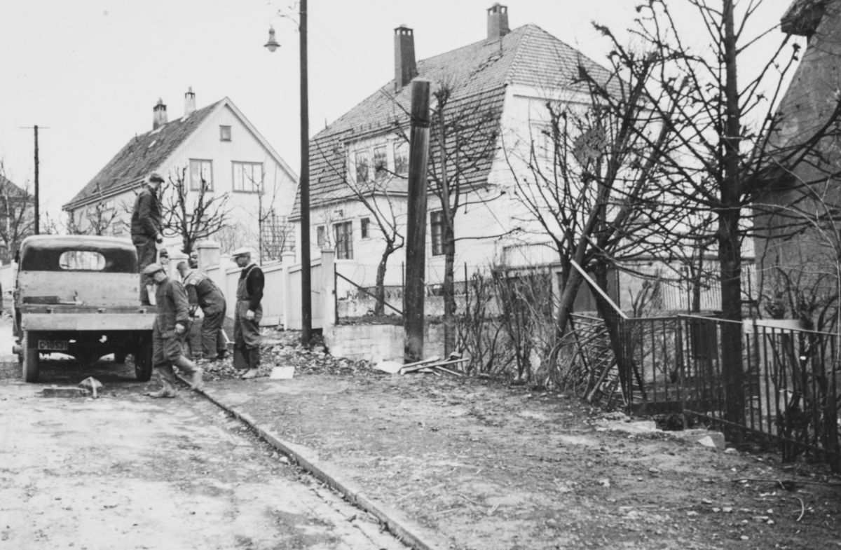 Ødeleggelser etter tyskernes bombing ved Frøen i Oslo 9. april 1940 kl. 1630. Bildet er tatt om ettermiddagen onsdag 10. april 1940, "panikkdagen".