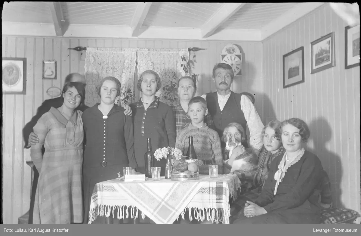 Familen Hansen på Sjøbakken familien til Jenny Lullau.