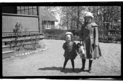 Julius Sundt og Cecilie (Essemor) Sundt, Stavern. Fotografer