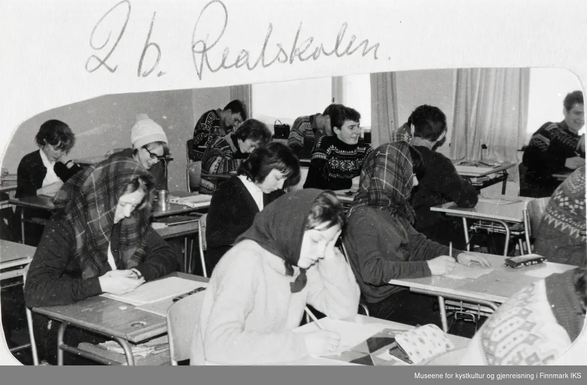 Honningsvåg. Klassesituasjon i 2 b på Realskolen. 1965.