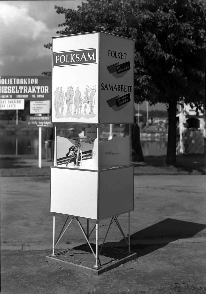 Hantverksutställningen 1947 i Kalmar. Monter för Folksam.