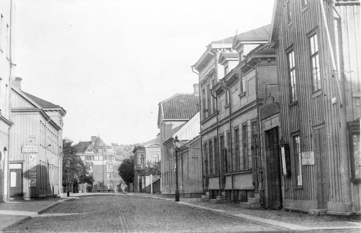 Korsningen Barnarpsgatan - Skolgatan genom 'Lilla Trädgård" i Jönköping.