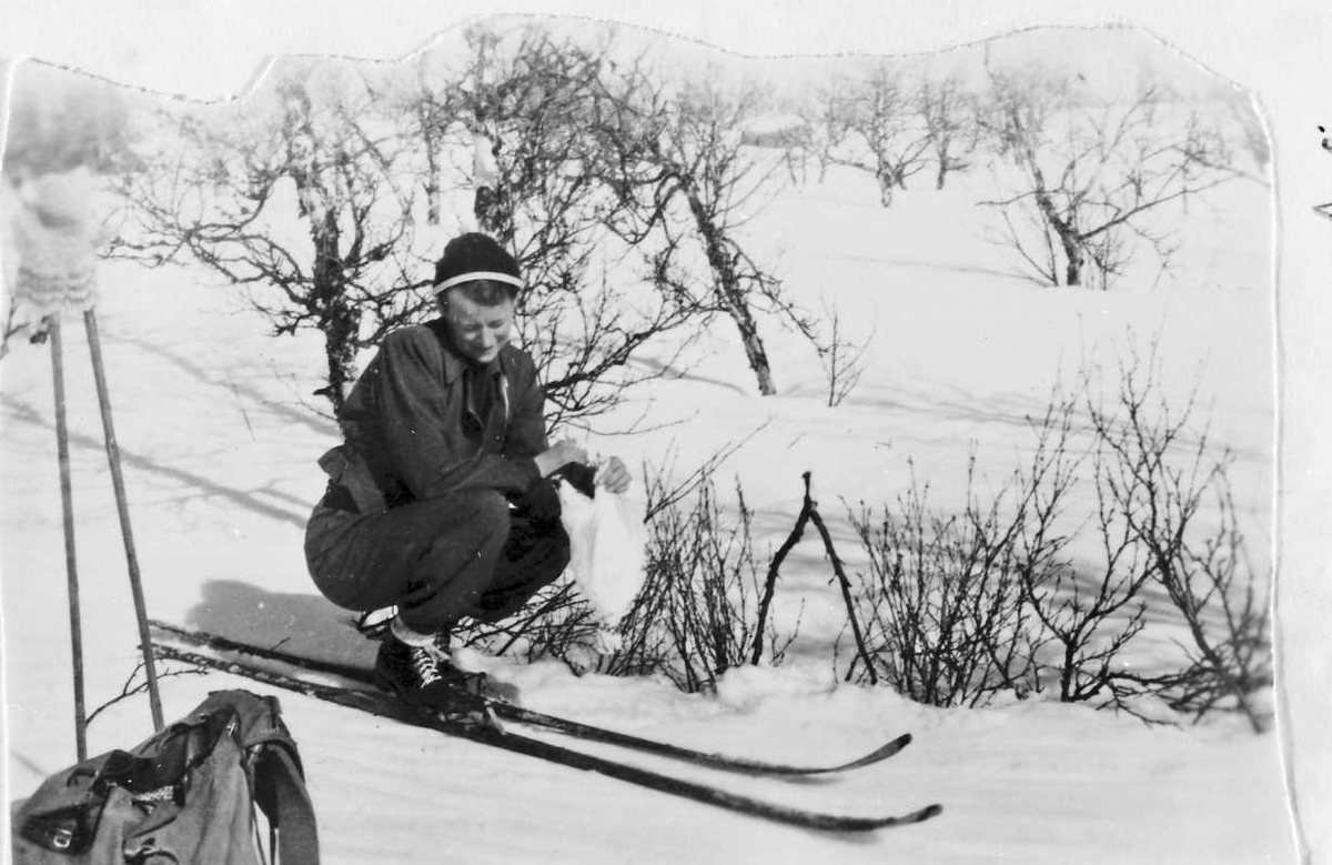 Rypesnarer ved Tabu, 1939-42, Irmelin Nansen Revold. - Anno Musea i ...