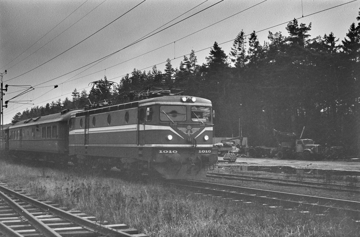 Svensk elektrisk lokomotiv type Rc 1 nr. 1010 i Ângelholm i Sverige.