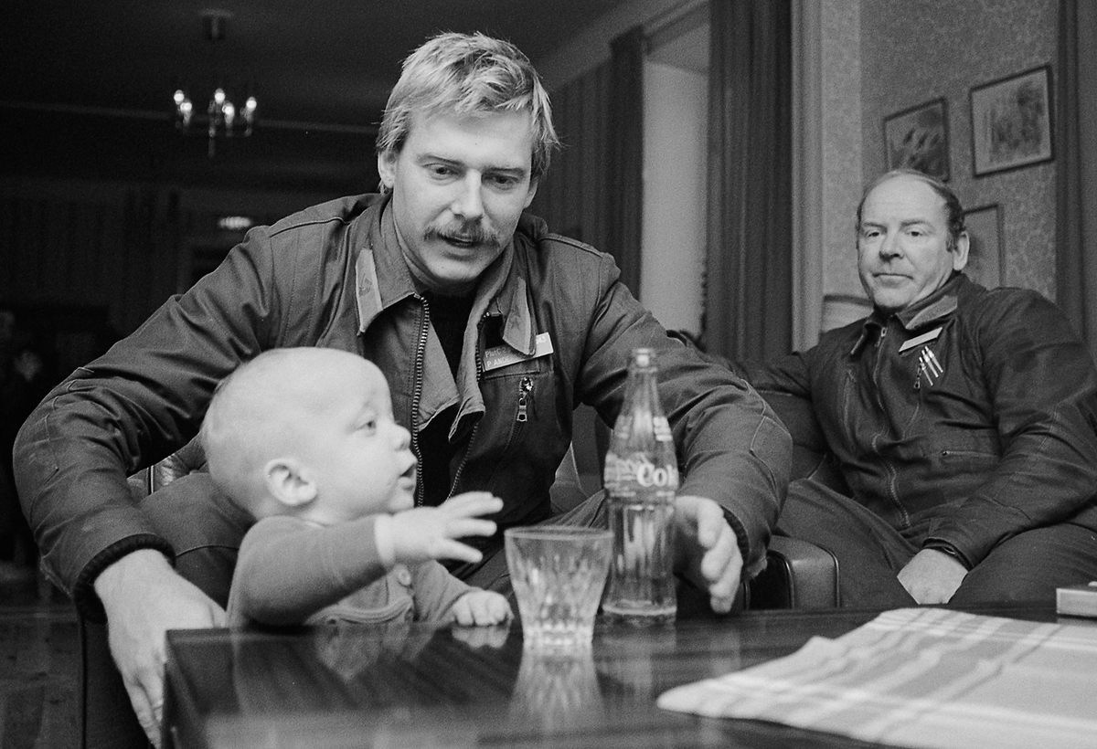 Per "Pysch" Andersson och Bengt Kajland.
Och den nyss fyllda ettåringen Arvid Rosén, son till fotografen.