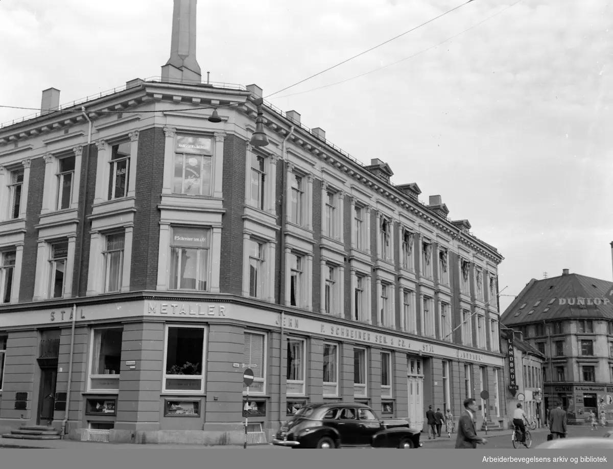 Nygata. Hjørnet av Stenersgata. August 1955