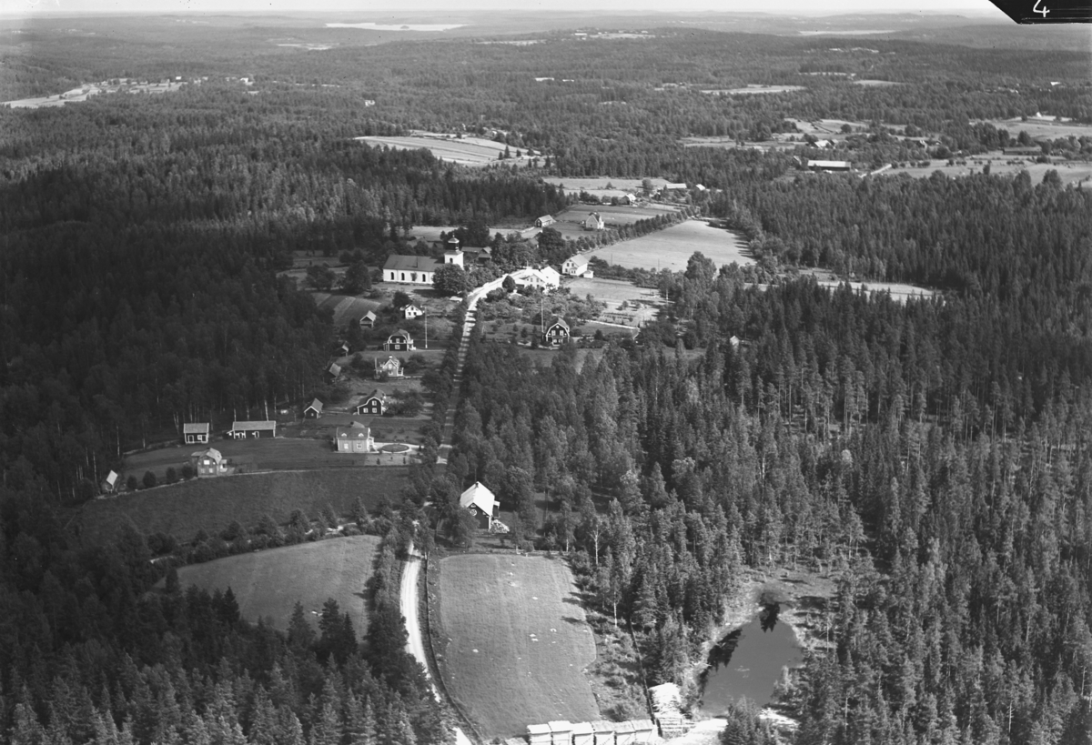 Flygfoto över Kråkshult i Eksjö kommun. Nr D.2230.