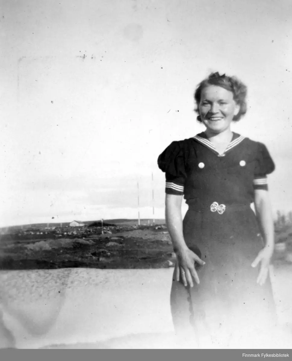 Helga Methi. Familiealbum tilhørende familien Klemetsen. Utlånt av Trygve Klemetsen. Periode: 1930-1960.