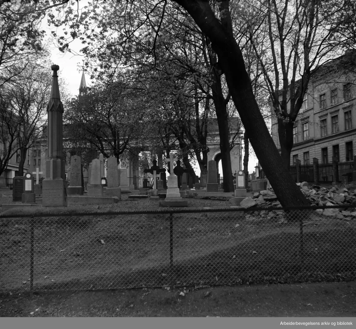 Krist Kirkegård. Mai 1952