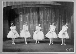 Ballettpiker i Hjorten Tivoli