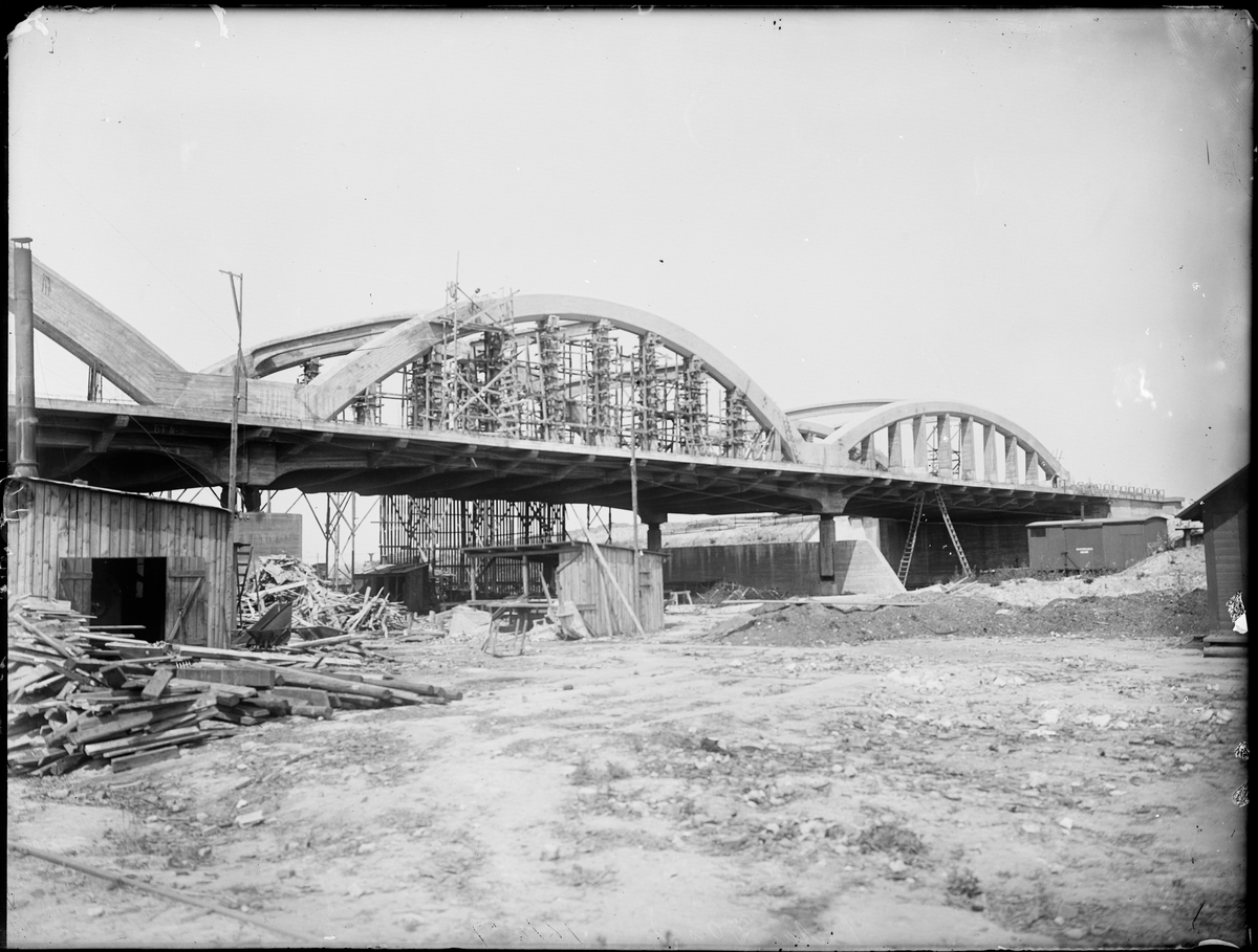 Byggnation Av Viadukten över Malmö Bangård. Kreuger & Toll-bron 