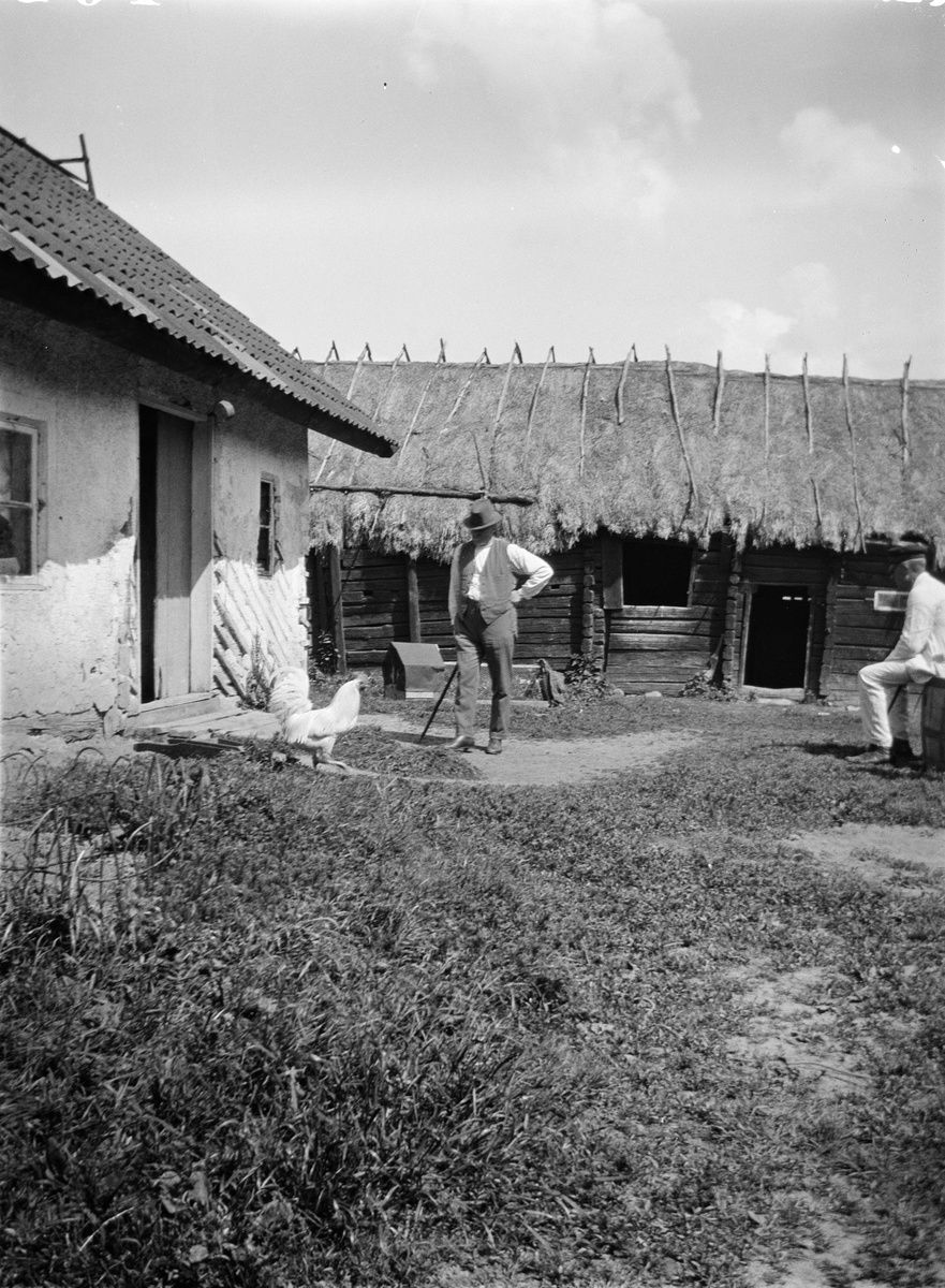 Gårdsinteriör, sannolikt Altuna socken, Uppland 1927