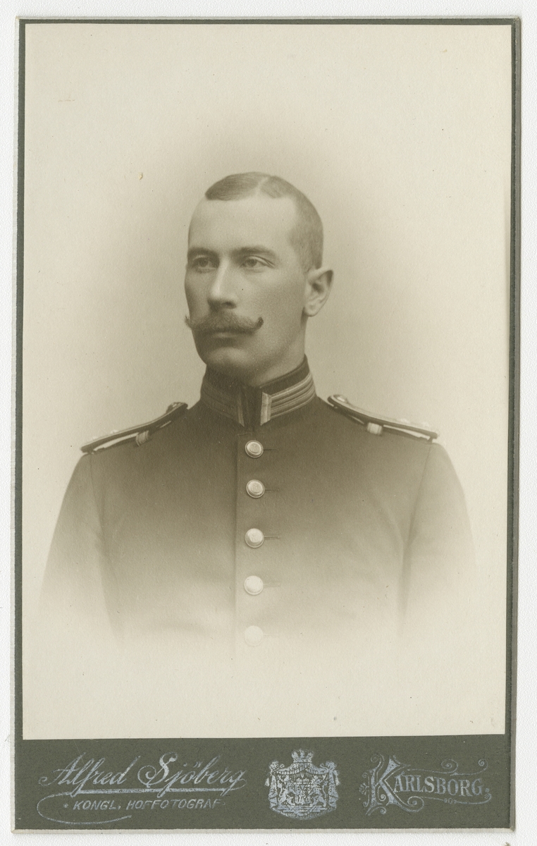 Porträtt av Gunnar Nettelbladt-Hollsten, officer vid Västerbottens regemente I 20.