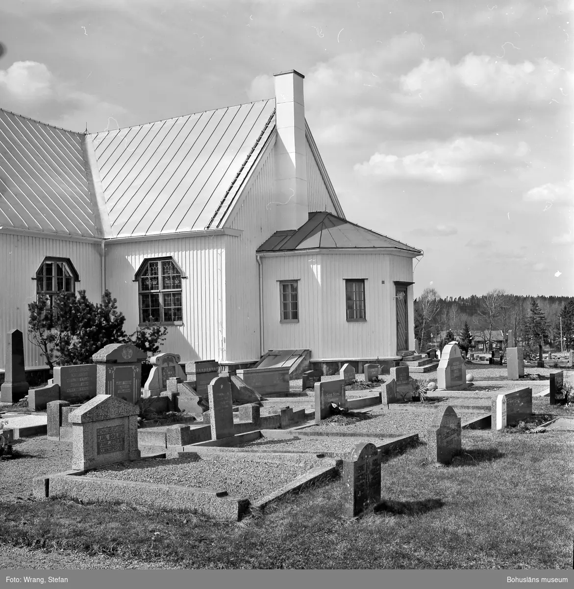 Text till bilden: "Hede kyrka. Koret och sakristian från sydost".