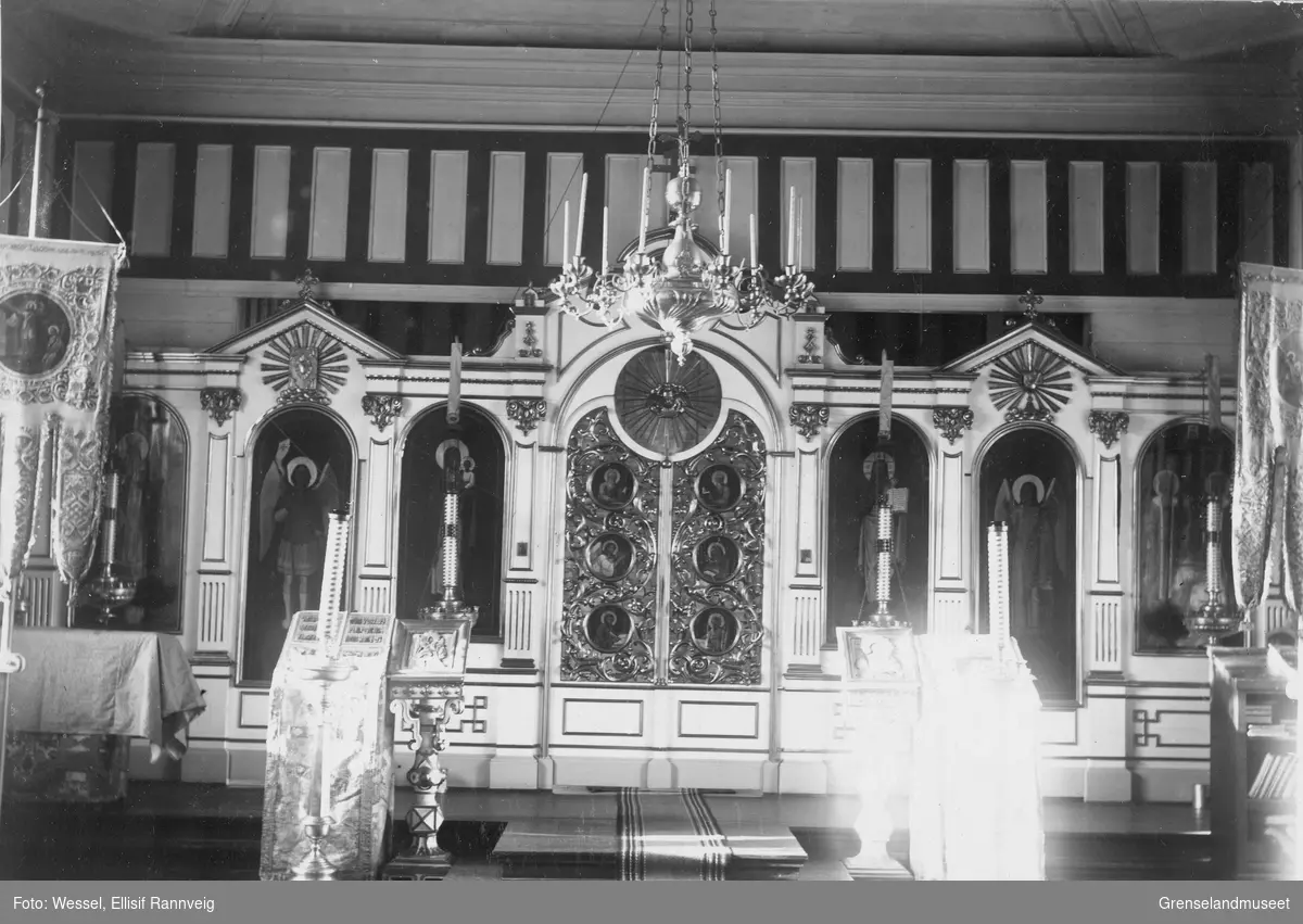 Billedveggen (ikonostasen)  i Boris Glebs kirke