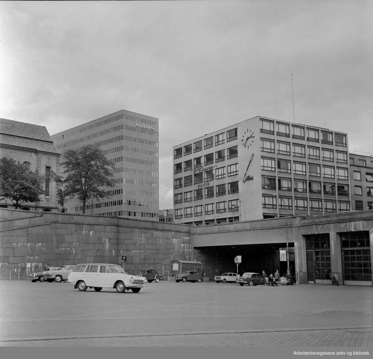 Arne Garborgs Plass før utbyggingen. Juni 1966