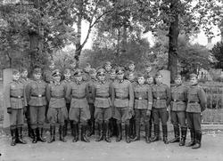 Tyske soldater og offiserer ved Kalvskinnet skole