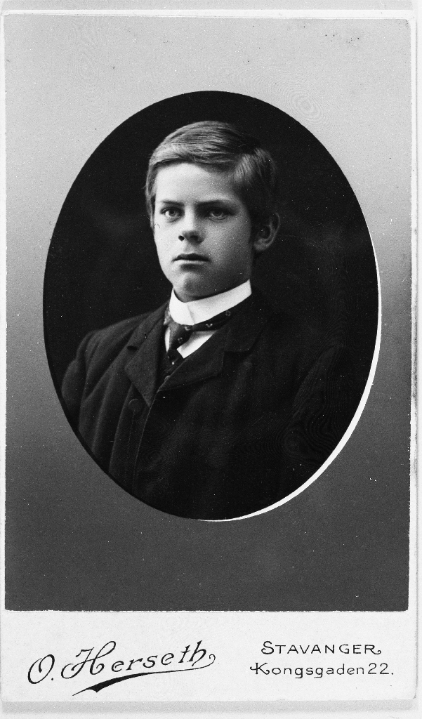 Sverre Vestly (1900 - ) Han drukna i Skjelsetvatnet ganske ung, truleg i 20-års alderen.