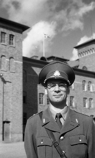 Lundqvist, överste, A 6, tar emot regementet för första gången.