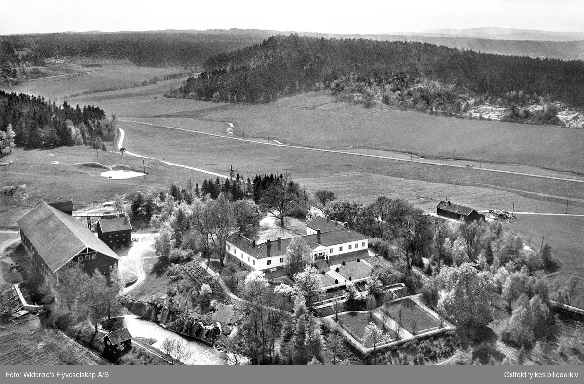 Kjølberg herregård i Onsøy. flyfoto ca. 1935-40. To dammer.