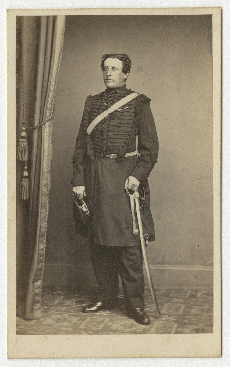 Porträtt av friherre Tönnes Wilhelm Wrangel von Brehmer, underlöjtnant vid Skånska dragonregementet K 6.