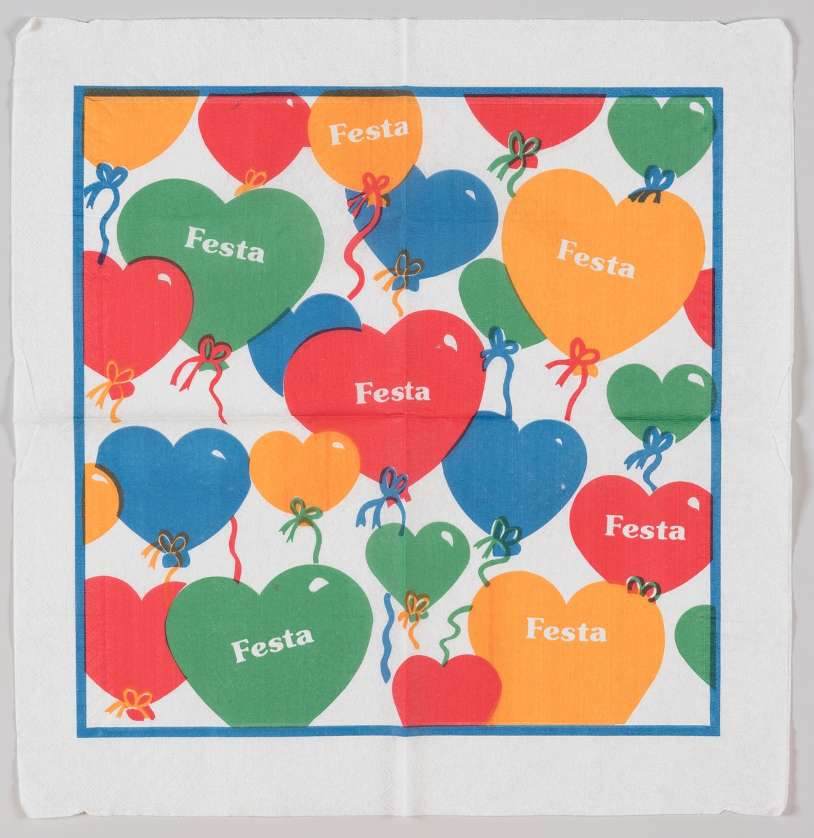Hjerteballonger i gul, blå, rød og grønn.

Festa betyr fest og festival på portugisisk, spansk og italiensk.
