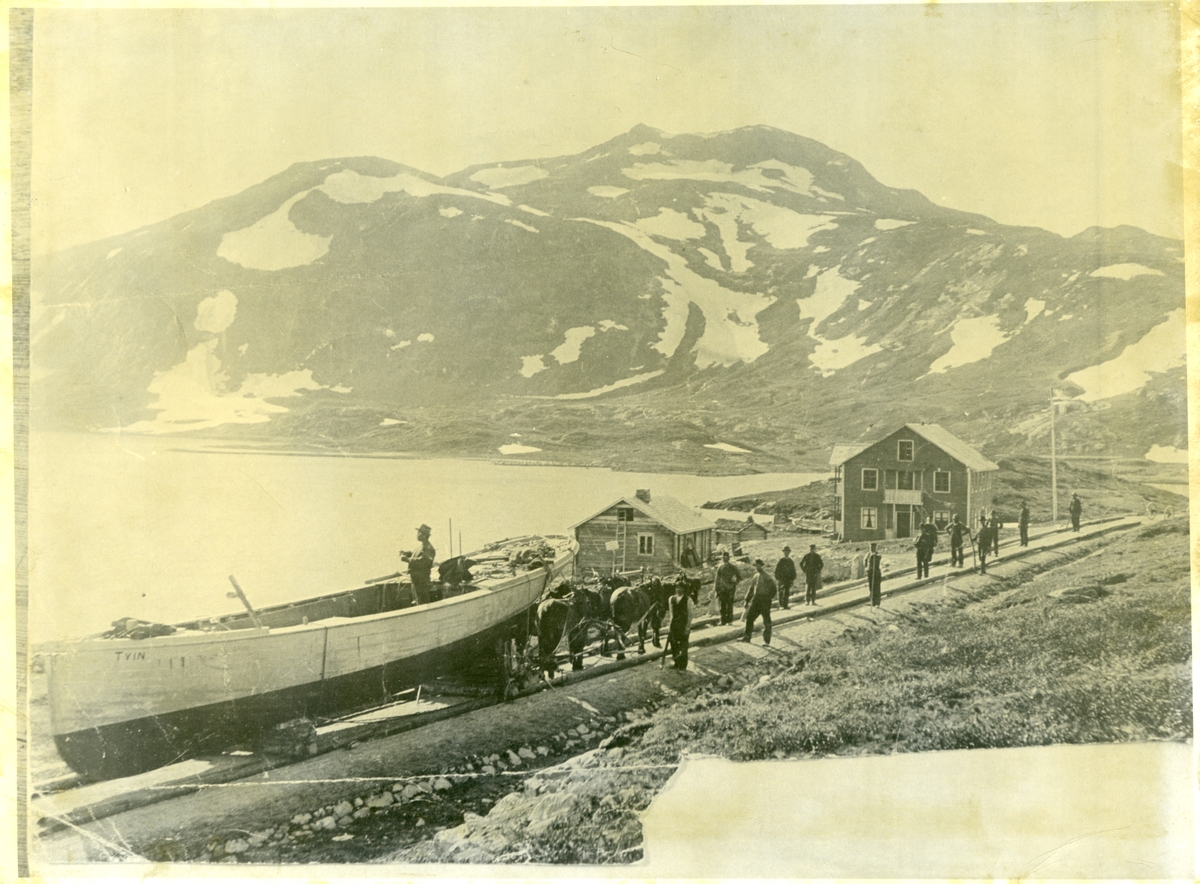 Motorbåten "TYIN" ved Bygdin i 1905.