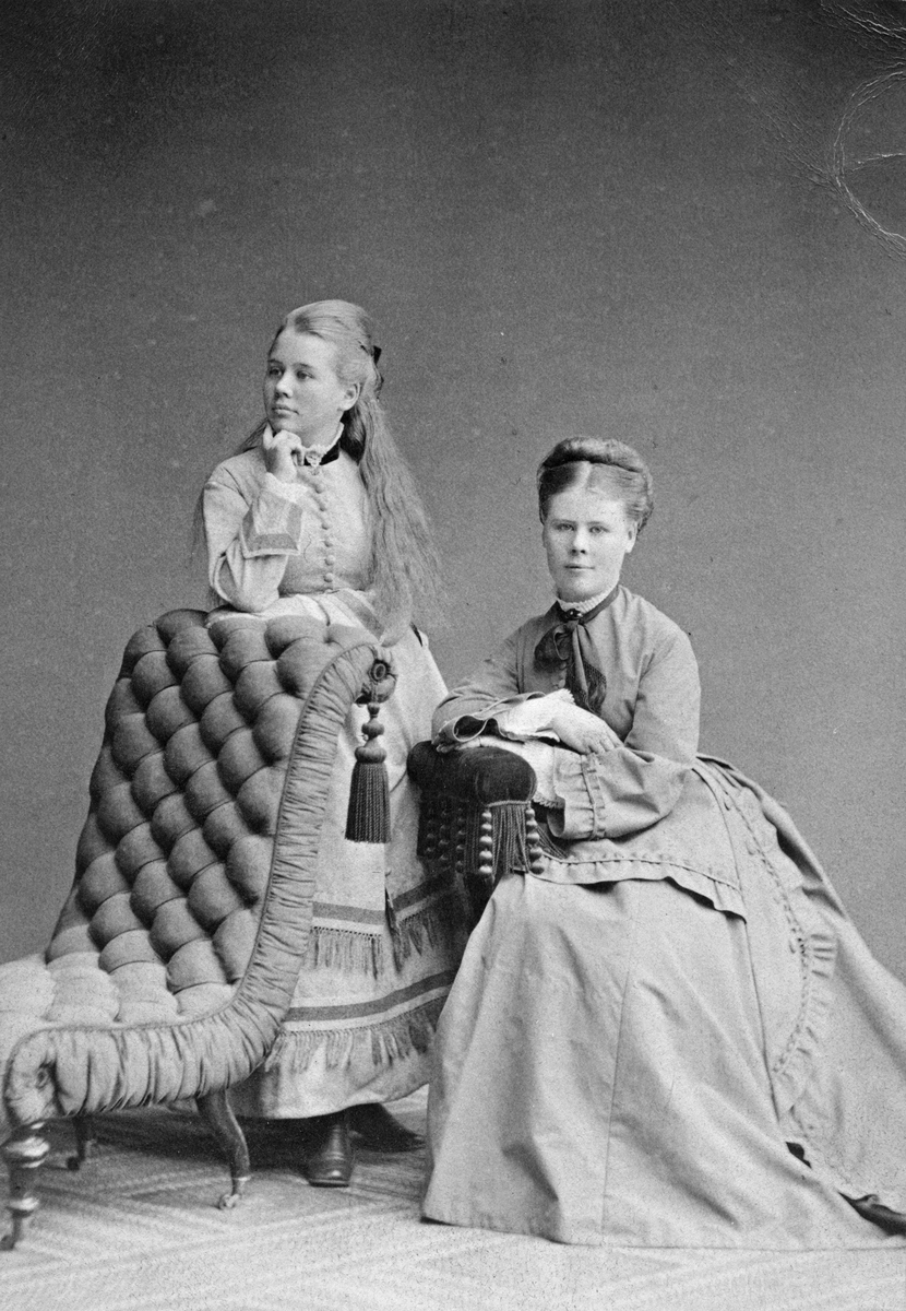Augusta och Helena Hallström.Döttrar till Otto G. Hallström)