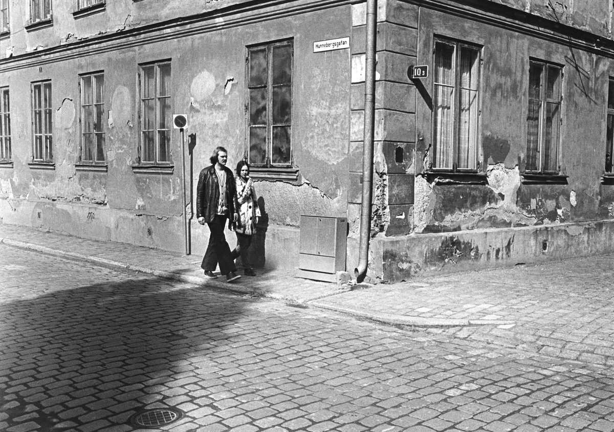 Hörnet av Hunnebergsgatan och Barfotegatan i Linköping 1971. Den vid tiden rivningshotade byggnaden kom lyckligtvis att räddas och bli del av Aspens servicehem. Husets tillkomsttid är troligen 1830-40-talet.