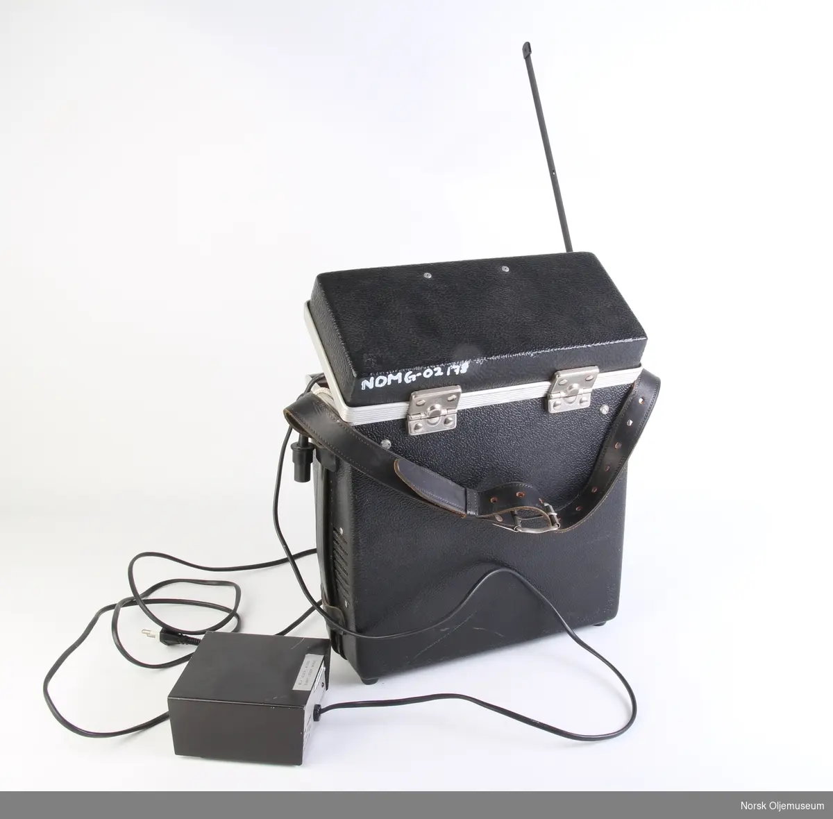 VHF-Radio i kasse med lader.