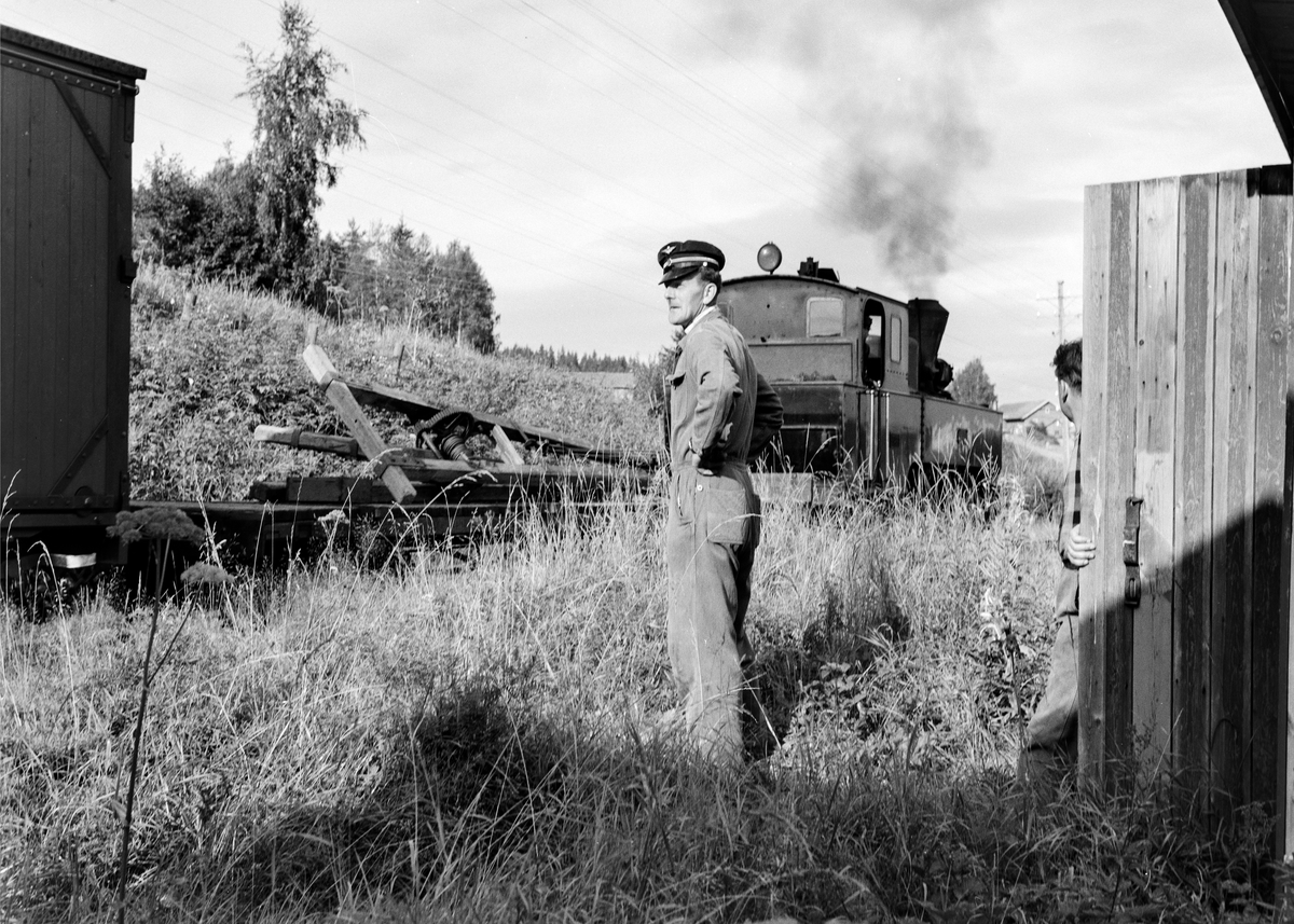 Damplokomotiv type XXIXb nr. 7 Prydz med oppsamlingstog etter Aurskog-Hølandbanens nedleggelse, her mellom Bjørkelangen og Lierfoss.