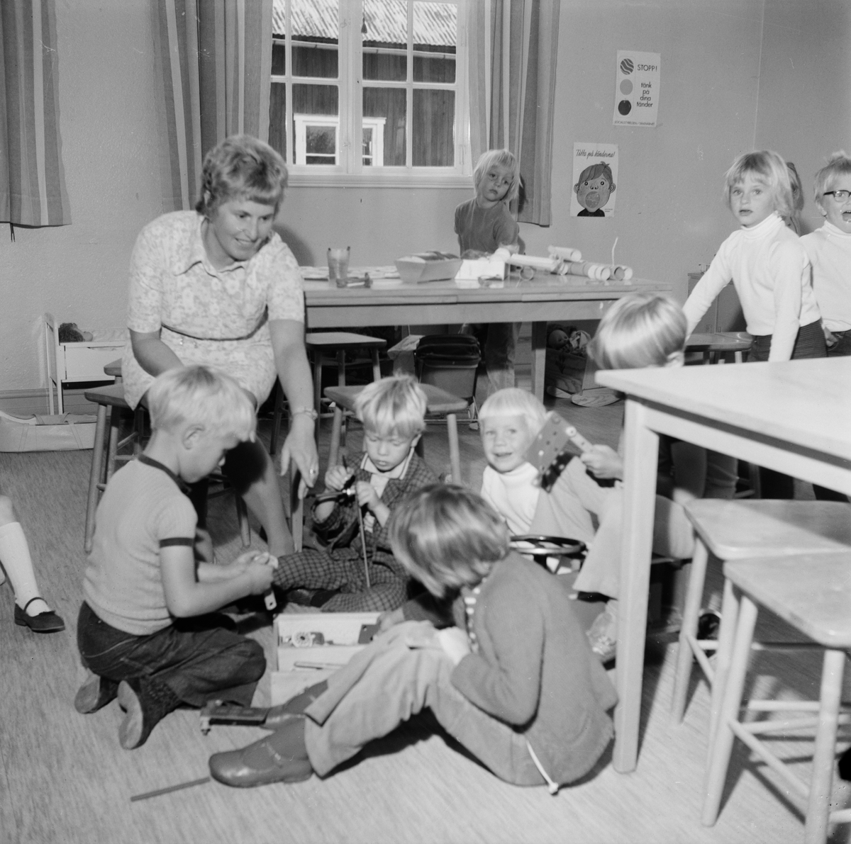 Lekskolan i Munga, Tierps socken, Uppland, september 1971