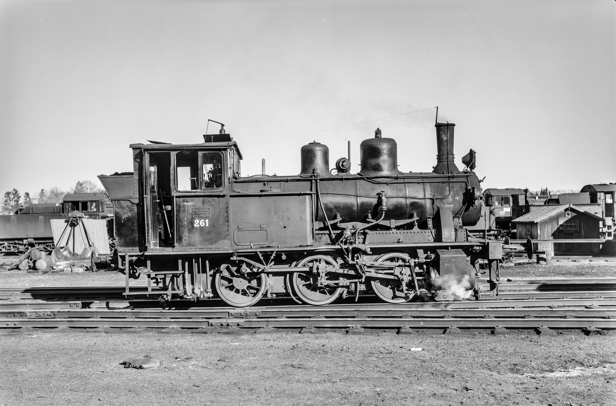 Damplokomotiv type 25a nr. 261 i skiftetjeneste på Marienborg.