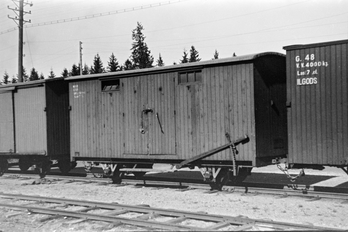 Aurskog-Hølandbanens godsvogn G 56 på Mork stasjon. Vognen ble opprinnelig levert til Nesttun-Osbanen.