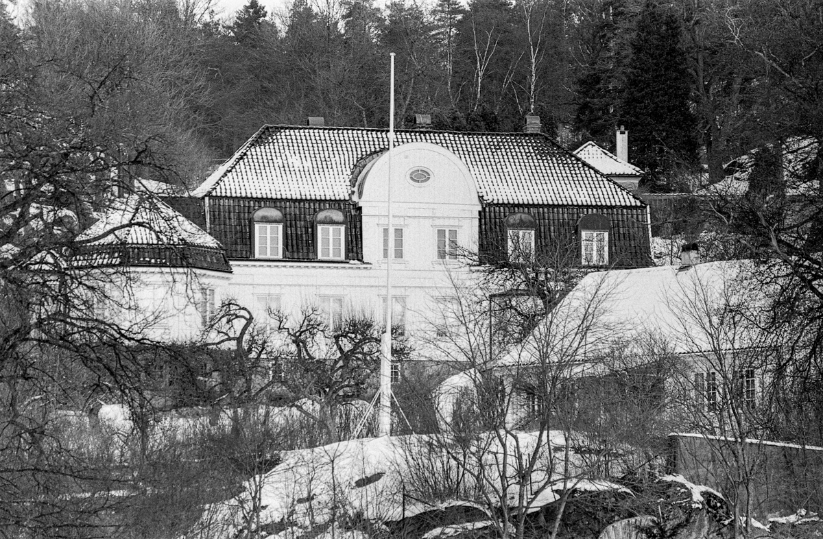 Fred Olsen og datterens sommerhus i Hvitsten. Nydelige villaer ved fjorden.