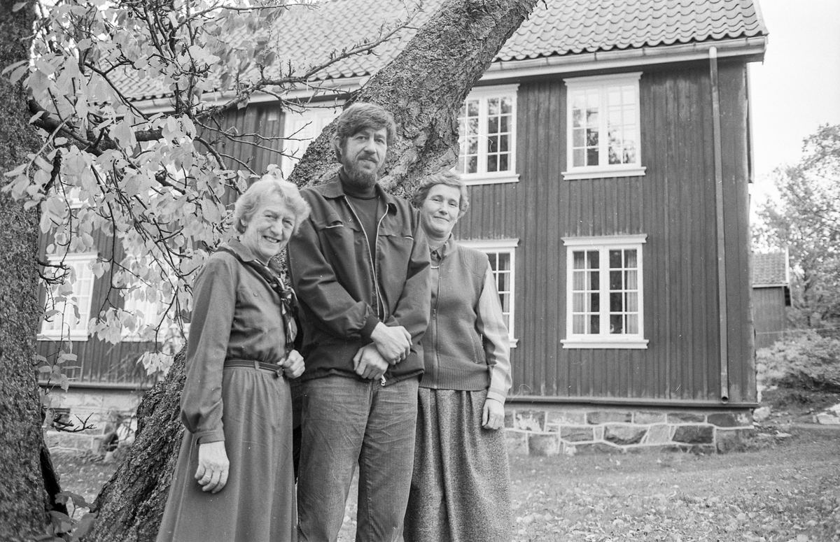 Ny giv for gamle hus. Veiledningstjenesten i Frogn. Laura Brun(t.v.), Jan Våge og Jorun Burum. Jorun Buer.